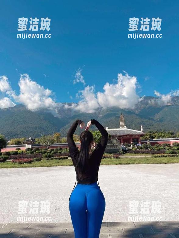 微密圈 - 120斤的小王同学在线，以瑜伽裤为背景的反转展开，图片水平超出你我想象。