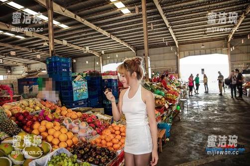 爱丝图库的新鲜出炉白丝裤作品，看了让我忍不住想试试似的，但还是犹豫。