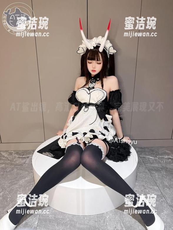 AT鲨出镜，高清白丝写真，完美展现又不露声色。