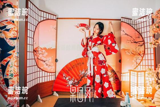 GIRLT果团网 - 看周大萌的黑色私拍图集，瞬间觉得自己也要搞点黑