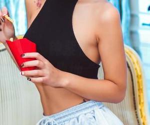 GIRLT果团网 – 钟紫怡的裸足精选：怎样在地上优雅地“划水”？