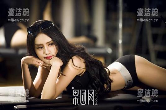 GIRLT果团网-陈雅漫 GIRLT果团网 - 写真中,黑丝与陈雅漫的奇妙碰撞,总有种说不出的味道。