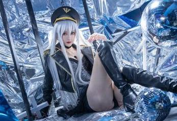 下载Luisa_零纱的柴郡旗袍写真集，感受那股难以言喻的优雅！