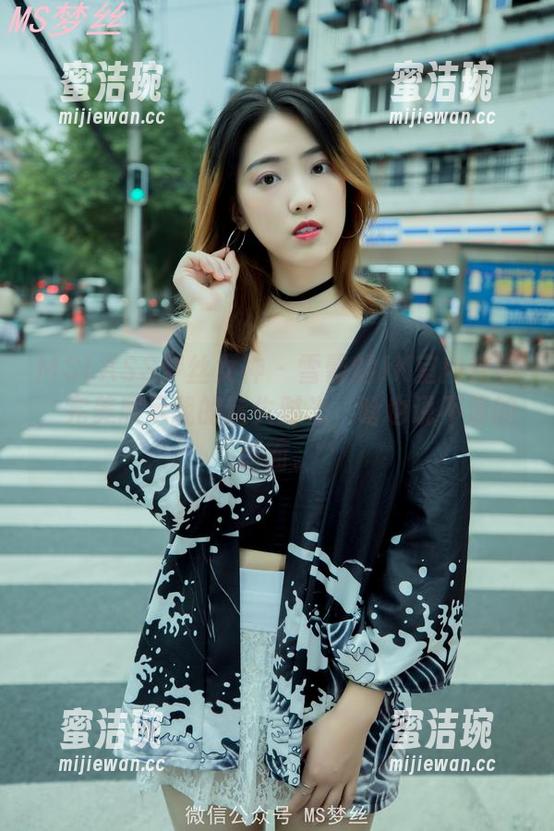 MSLASS梦丝女神-雪馨 MSLASS梦丝女神 - 雪馨的JK室内套图,完美展示我的迷失时光,啥也说不清的画面。