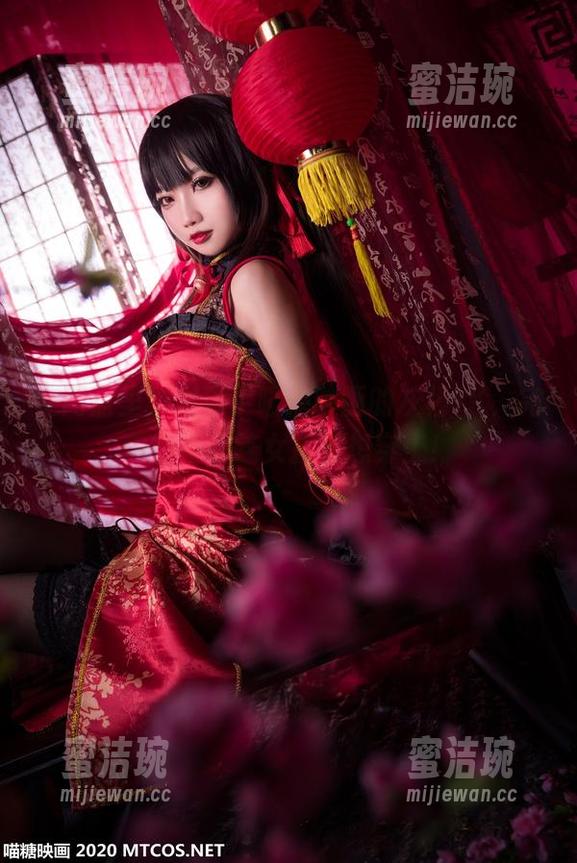 在网盘里，发现了喵糖映画的灰裙JK，完美显瘦，连女孩都想穿上！
