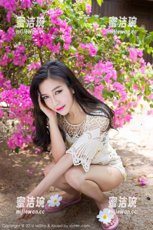 MiStar魅妍社 - 壁纸中的绝美画面，王婉悠的棉袜，这种搭配真戳到我的心了。
