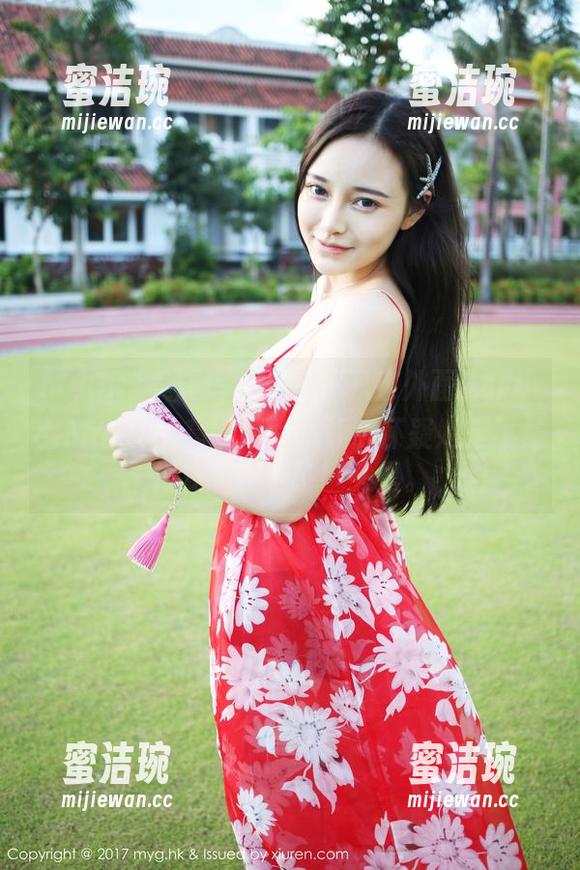 MyGirl美媛馆 - 夏季不只在外面！伊小七MoMo的高清照片集让我怀疑她是不是把夏天装进了镜头里。