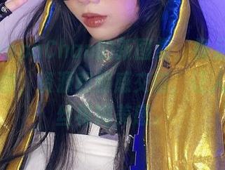 刷到PoppaChan的新图集，裸足的力量震撼心扉，资源和情感交错，让人瞥见一丝模糊美感。