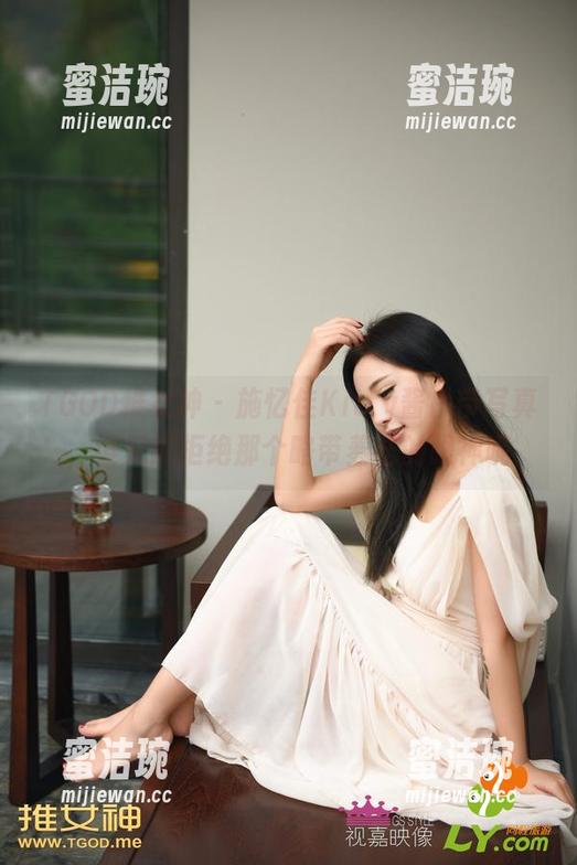 TGOD推女神-施忆佳Kitty酱 TGOD推女神 - 施忆佳Kitty酱吊带写真,谁又能拒绝那个略带羞怯的眼神呢