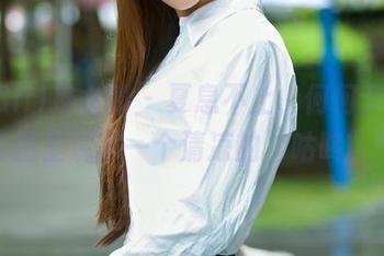 TuiGirl推女郎 – 夏息不止，何何夕最新套图呈现了一个清凉的“咕咚”！