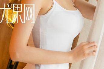 UGirls尤果网 – 如果你没看过徐梓伊的最新粉色照片，那我想说，同学们请注意，这就像是电视里的广告！