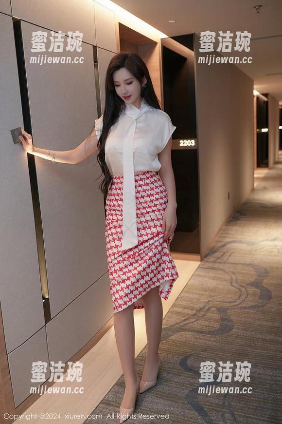 Xiuren秀人网-Barbie可儿 Xiuren秀人网 - Barbie可儿带来了在线女王的资源,你说她是穿越来的?