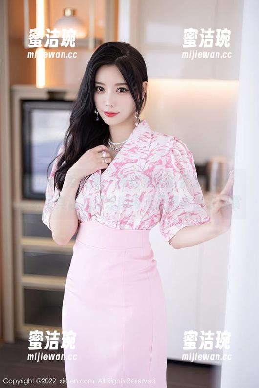 Xiuren秀人网-奈奈Fox Xiuren秀人网 - 网盘藏匿的奈奈Fox,居家写真让人又想聊闲天又想拿出来欣赏