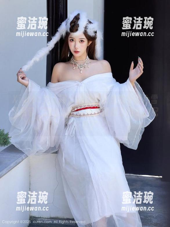 Xiuren秀人网-少女心雪雪 Xiuren秀人网 - 在线图集里的少女心雪雪吊带,怎么感觉耳边都响起小段子的配乐呢?