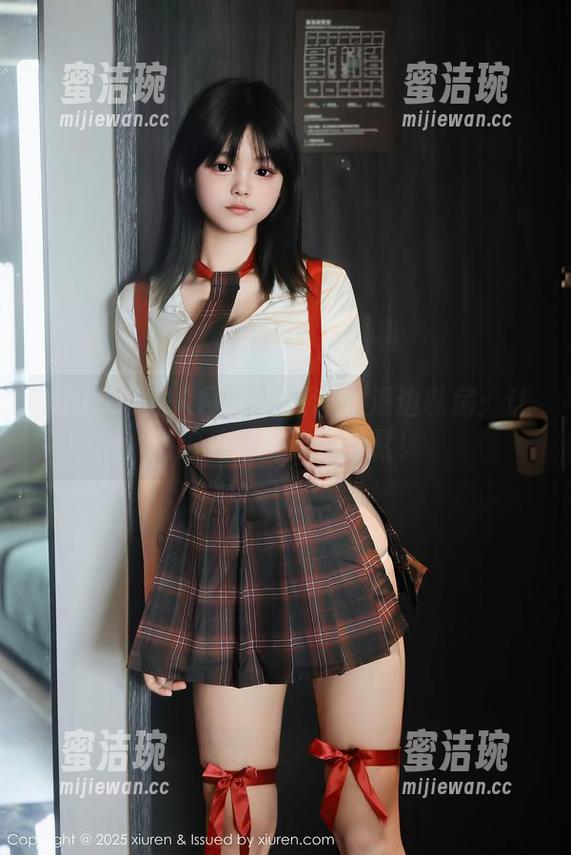 Xiuren秀人网 - 尹甜甜的海边私房：让海浪见证我这波时髦！