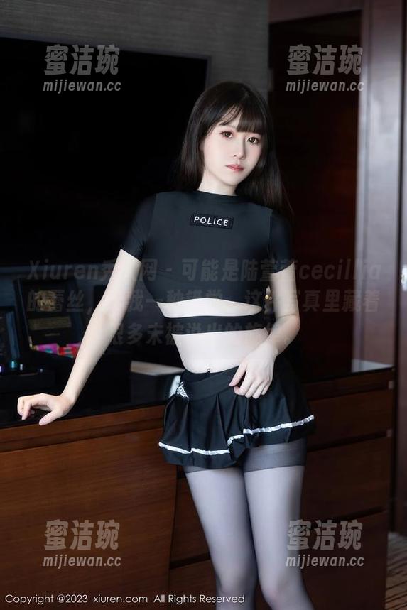 Xiuren秀人网-陆萱萱cecillia Xiuren秀人网 - 可能是陆萱萱cecillia的蕾丝,给我一种错觉,这件写真里藏着很多未被说出的旋律。