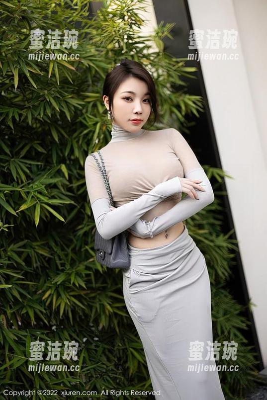 Xiuren秀人网-鹿小茜 Xiuren秀人网 - 透明的鹿小茜,果然写真分享里总有一些让人难以捉摸的东西,像悬在空气中的气泡。