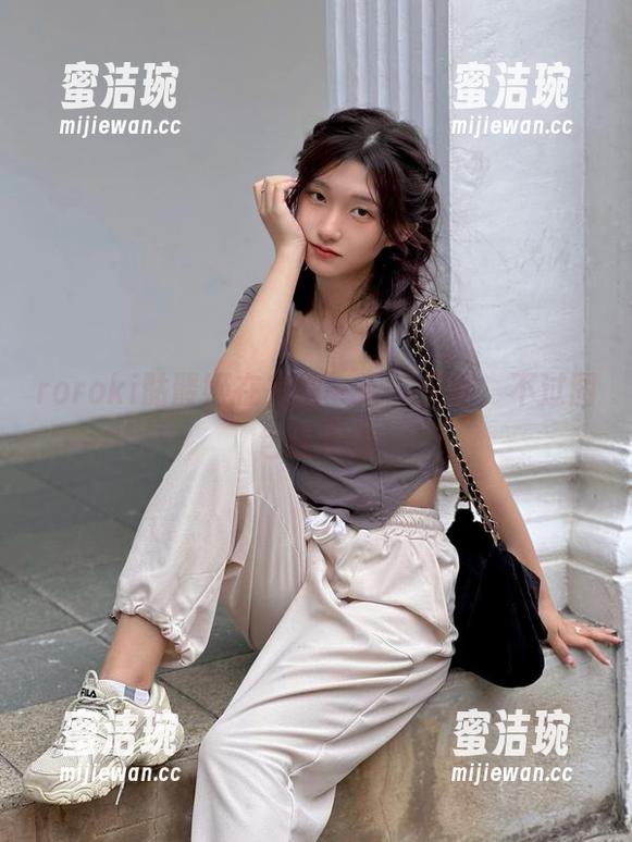 roroki骷髅姬 roroki骷髅姬在家的一天:无聊,不过图包还不错