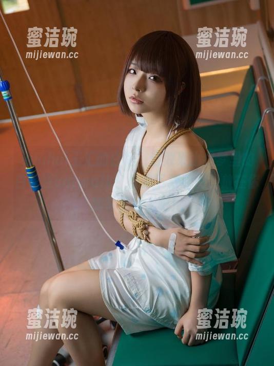 yuuhui玉汇 yuuhui玉汇的白裙,这效果比我梦里的白裙还catwalk!快来下载原图,放在你的背景墙上吧!