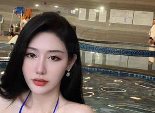 微密圈 – 下载不爱笑的赛琳的图包，私密又浪漫，真是有点让我质疑人生！