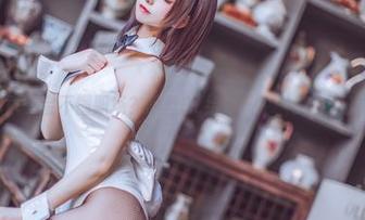 谁说乖乖衣宝不懂职场？黑丝OL给你一个‘突出’的理由！