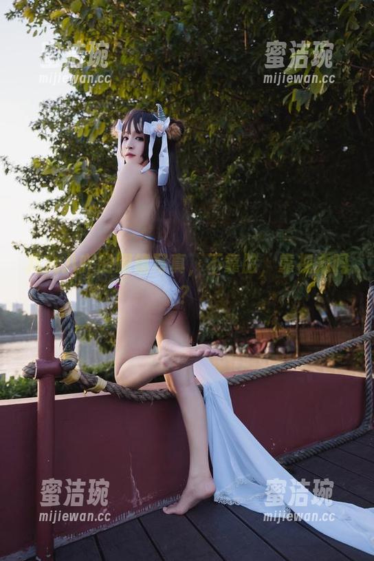 九九八吖的眼镜写真，不靠脸，靠视力吗？