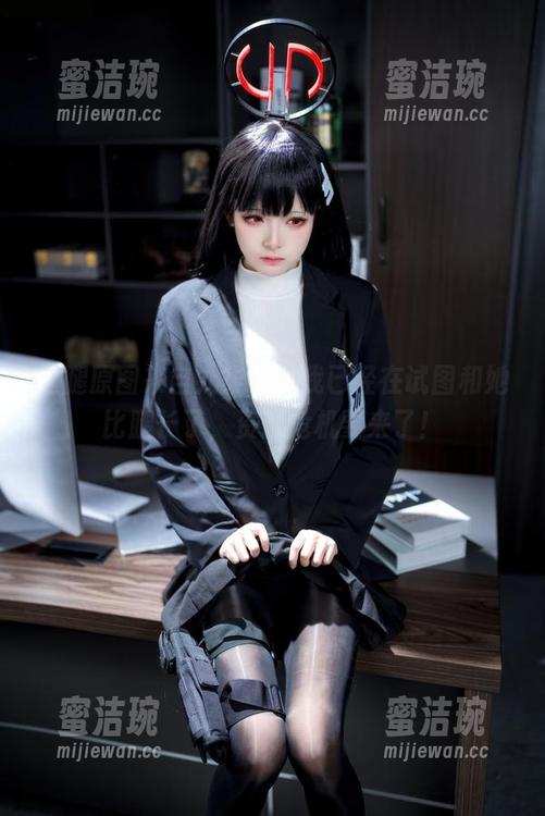 九柒喵 这腿原图来自九柒喵,我已经在试图和她比腿长了,资源危机要来了!