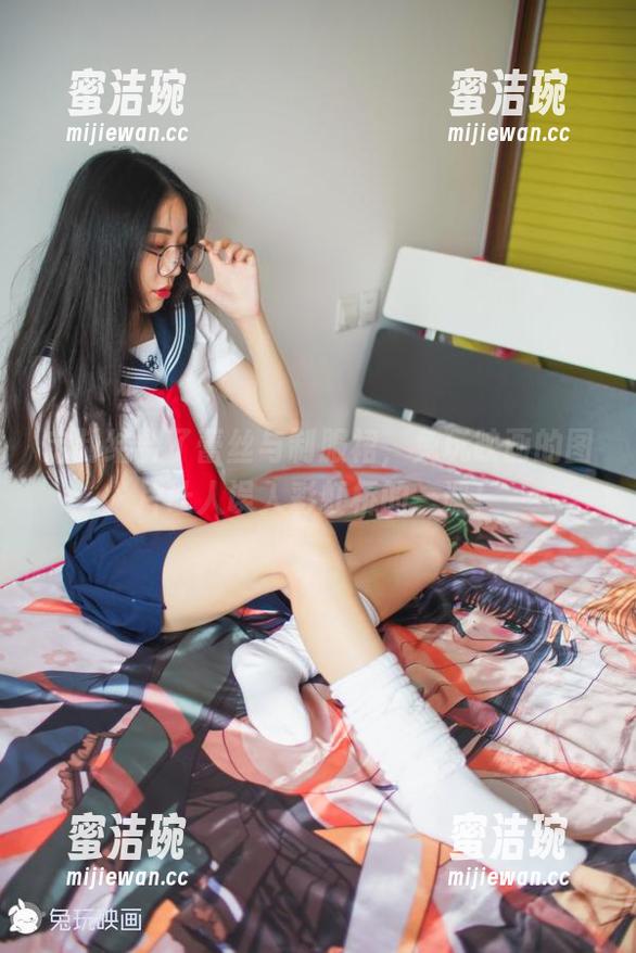 定制结合了蕾丝与制服裙，兔玩映画的图片让人误入彩虹桥的一课！