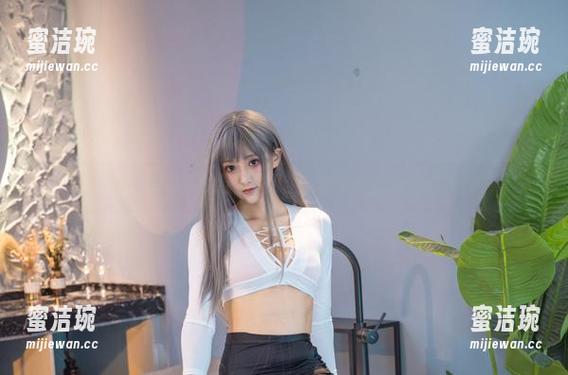 冬马路纱 冬马路纱的猫步:红尘中的裸足高清合集