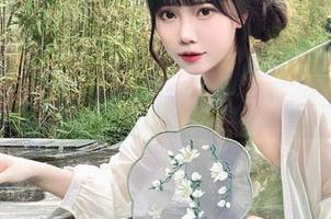 大肉丸Amiee泳衣原图，能刷多少次？下载就在那儿！