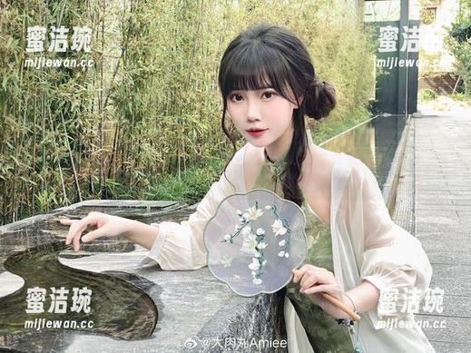 大肉丸Amiee 大肉丸Amiee泳衣原图,能刷多少次?下载就在那儿!