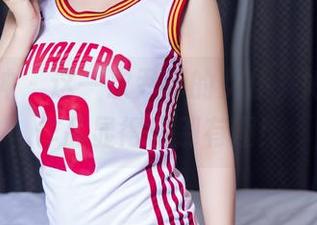 头条女神 – 这一次尹菲的女仆，她的最新作品显得特别有趣！