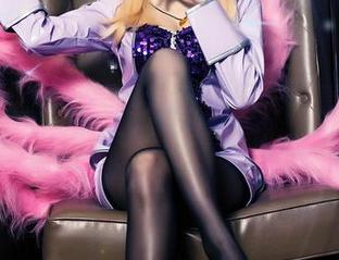 头条女神 – 当美腿遇上松果儿，看她全套出演，让我追星不止。