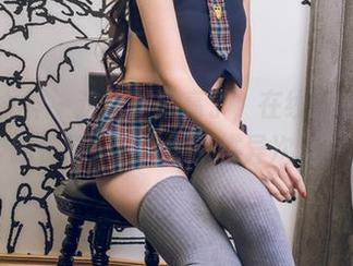 头条女神 – 这原图太亮了，在线目睹神琦泽步的长腿，感觉要跌进异次元一样。