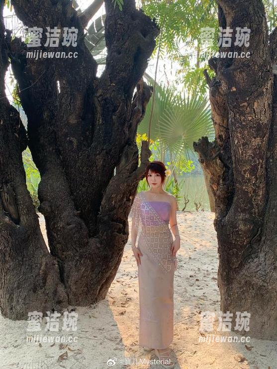 宝儿mysterial 宝儿mysterial美图,足尖轻盈,一撇一捺间都透着迷人气息。