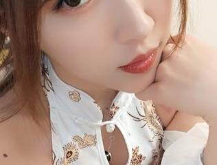 小女巫露娜全新空姐图库，不得不说，妆容跟服饰真有一腿。