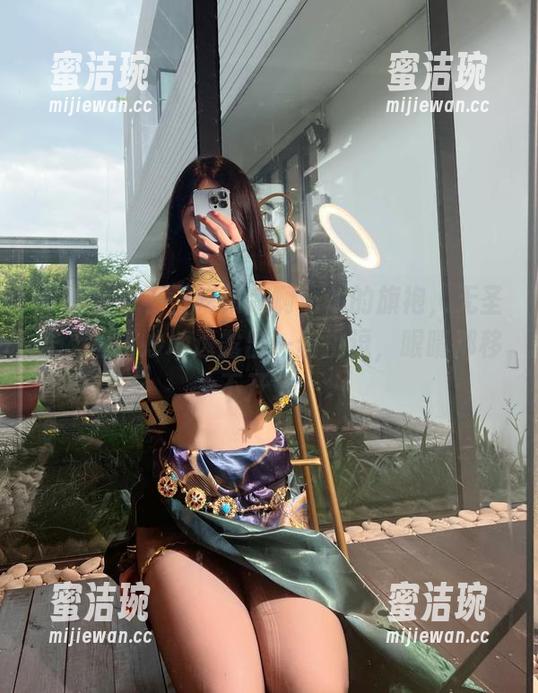 小玉吃果冻 微密圈 - 小玉吃果冻啊,你的旗袍,无圣光,但巧妙地透露出一丝挑逗,眼睛都移不开了。