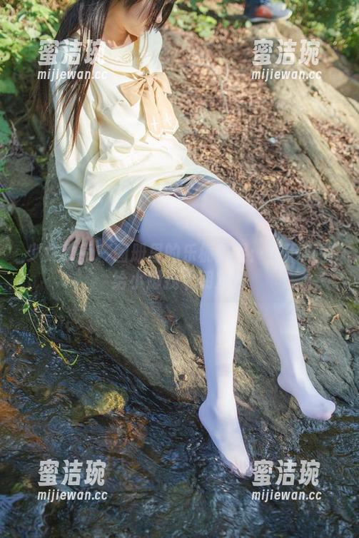 少女秩序 - 图册里的乐栀美足：要不咱也给小脚找个朋友？