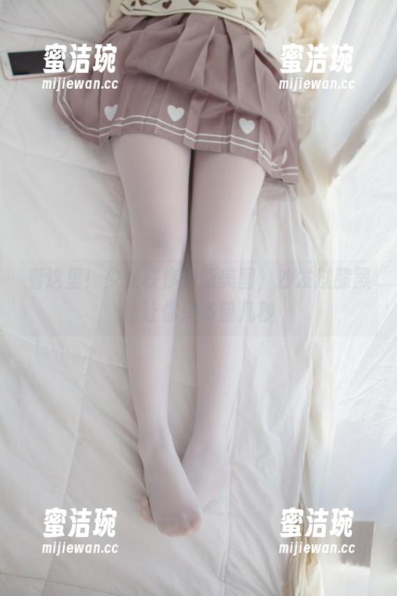 少女秩序 看这里!少女秩序最新美图,沙发过膝黑丝让你想多留几秒