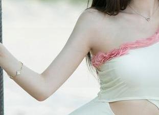 尤果网 – 那个把“女王”玩得这么好的尤菲儿，快让我把她的写真下载到手机上。