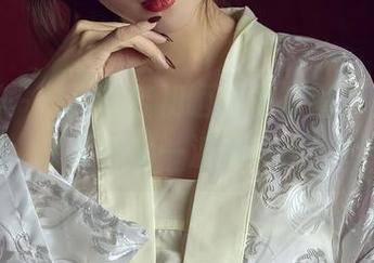 尤蜜荟 – H杯陈若初晒的棉袜图包，让人想要搭配一波新风格！