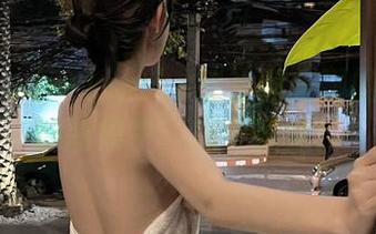 微密圈 – lurkinthe就是阿朱啊的定制学妹图集中，探个究竟！