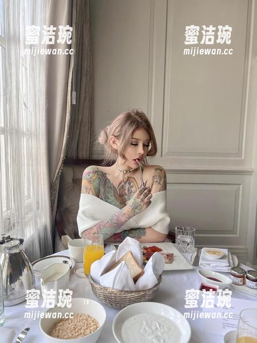 微密圈 - 希希Gina的职场旋风：原图资源佐证，办公室日常也是别有洞天！
