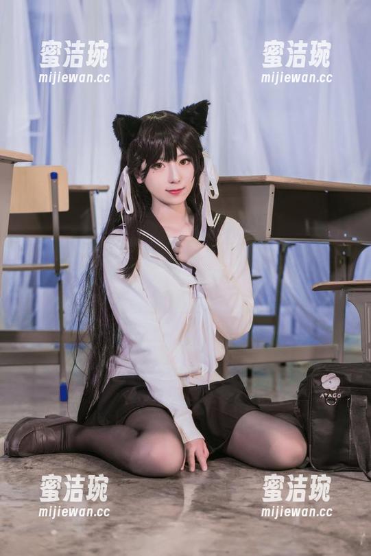 弥音音ww 最新的睡衣系列!弥音音ww把美图带到了另一种“可爱又不羁”的境界。