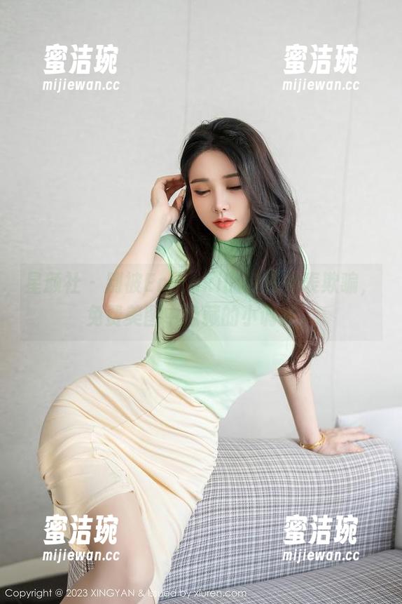 星颜社 - 别被Erikaki的清纯外表欺骗，免费美图中隐藏的小调皮。