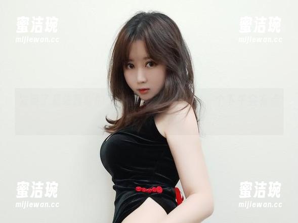 发现了是依酱吖的女仆套装全集，整整一个下午会有点不一样吧？