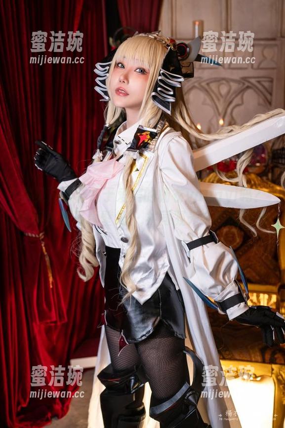 你见过这样敢于爱美的杨衣yangyi吗？她和她的写真壁纸….共同凝光中闪闪发光。