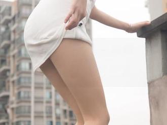 梦丝女神 – 私房里的那一抹甜，李佳琪和萌妹子的绝妙配合