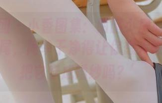 森萝财团 – 小香图集：阴暗小房间里的白丝双马尾，简单干净得让你想大喊‘我能把它穿成婚纱吗？’