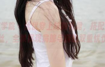 模范学院 – 优优穿上抹胸礼裙，搭配魅惑黑丝，全集展现肩膀与腿的双重忧伤。